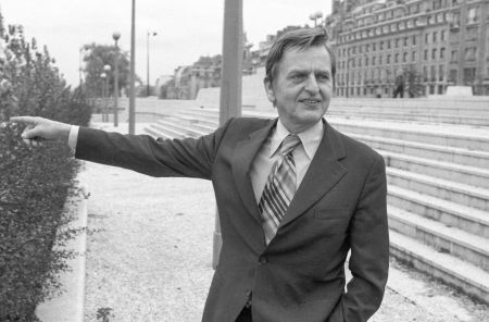 Ούλοφ Πάλμε: 36 χρόνια από την δολοφονία του πρωθυπουργού της Σουηδίας- Με μελωδίες Μίκη Θεοδωράκη η κηδεία του