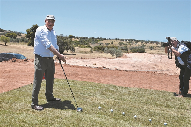 Ο δεινός γκόλφερ και η «εποποιία» με τα τριχίλιαρα