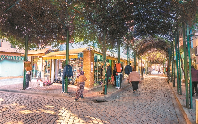 Με τα μάτιατων εφήβων