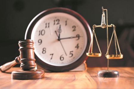 Θεσμικά αγκάθια και καθυστερήσεις στη Δικαιοσύνη