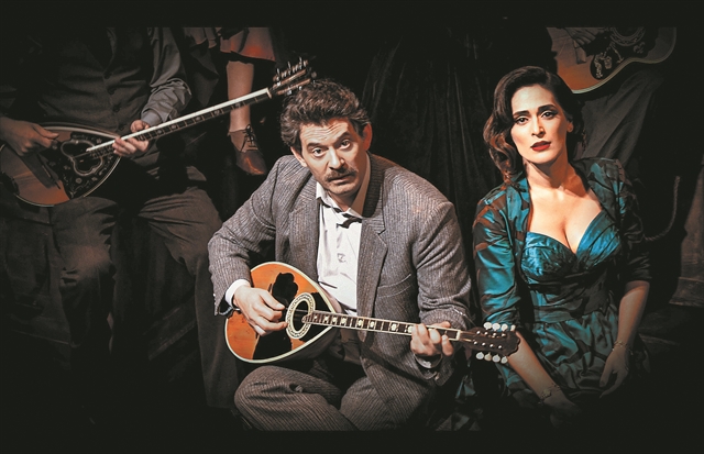 Η γυναίκα που σηκώθηκε όρθια στο πάλκο