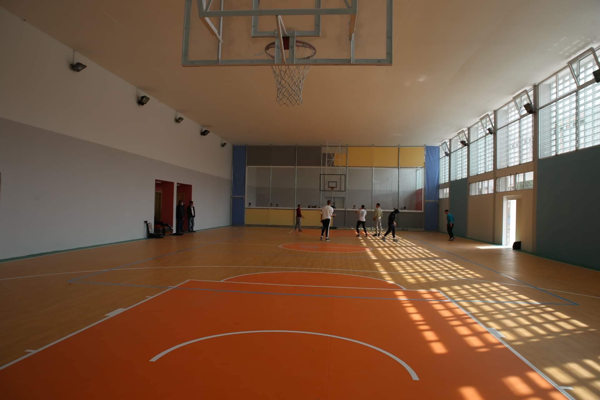 Δήμος Πειραιά: Παραδόθηκε πλήρως ανακαινισμένο το γυμναστήριο του σχολικού συγκροτήματος Τζαβέλλα