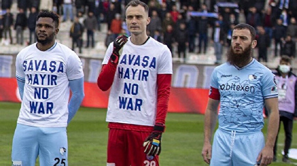 Τούρκος παίκτης αρνήθηκε να βάλει φανέλα κατά του πολέμου – Η εξήγηση που έδωσε