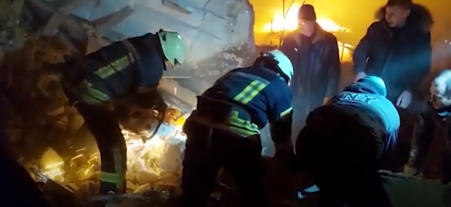 Πόλεμος στην Ουκρανία: Η Ρωσία βομβαρδίζει μαιευτήριο – Μάχη στα χαλάσματα για επιζώντες