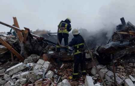 Πόλεμος στην Ουκρανία: Συγκλονιστικές εικόνες με βομβαρδισμένα σπίτια σε Χάρκοβο και Κίεβο