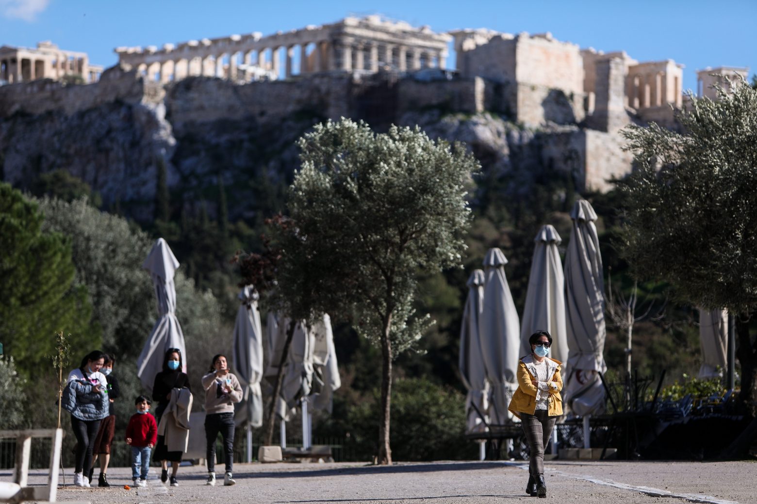 Κορωνοϊός: Ακόμη ένα βήμα προς την κανονικότητα – Τι να περιμένουμε στο τέλος του μήνα