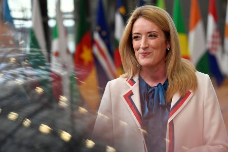 Ρομπέρτα Μέτσολα. Από τον Σαίξπηρ στον Πούτιν