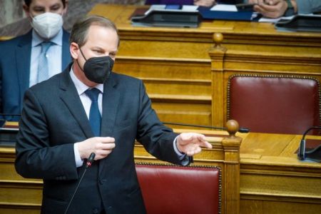 Καραμανλής: «Συνεννοηθείτε στον ΣΥΡΙΖΑ, σήμερα ζητάτε προσλήψεις, χθες τις καταψηφίσατε»