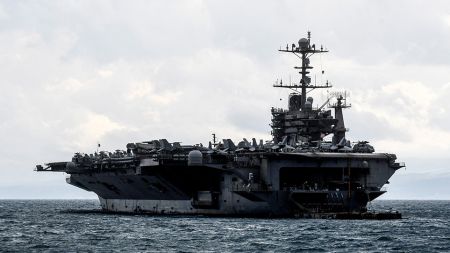 Πόλεμος στην Ουκρανία: Αμερικανικές και ρωσικές δυνάμεις συγκεντρώνονται στη Μεσόγειο