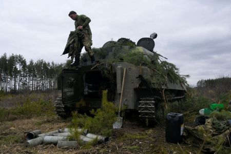 Πόλεμος στην Ουκρανία: Σφυροκόπημα για 12η μέρα – Νέα κατάπαυση για να φύγουν οι άμαχοι