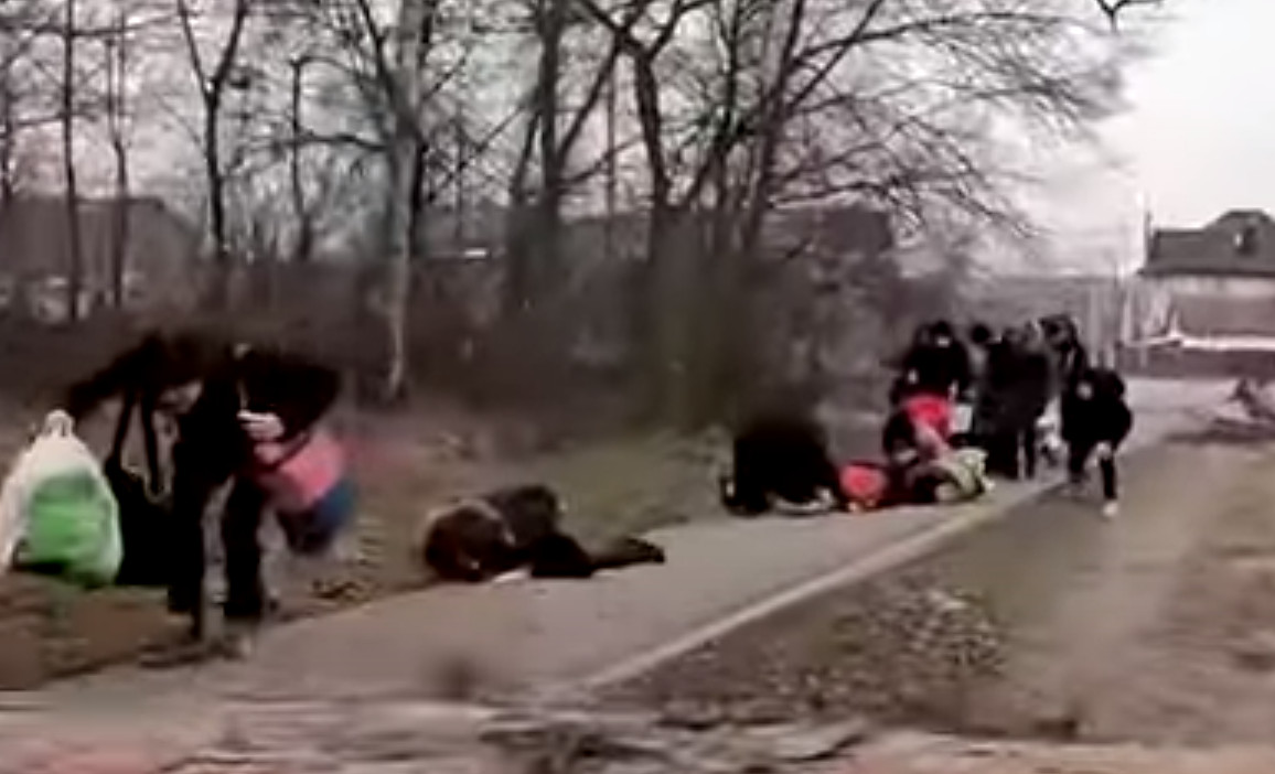 Ουκρανία: Βίντεο που σοκάρει από το Ιρπίν – Πυροβολισμοί εναντίον αμάχων