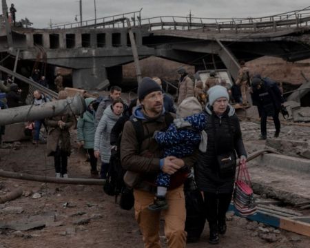Ουκρανία: Η ΕΕ θα προσφέρει εμβόλια στους πρόσφυγες – Ιατρικοί έλεγχοι στα σύνορα