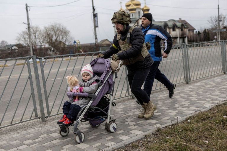 Ουκρανία: 2.000 άμαχοι διέφυγαν από το Ιρπίν – Ανάμεσά τους 200 παιδιά | tovima.gr