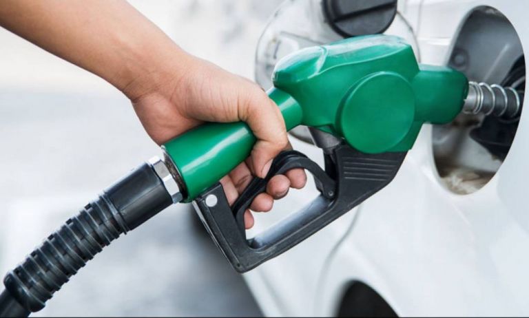Ασμάτογλου: Εκτίμηση σοκ για την τιμή της βενζίνης – Πού θα «αγγίξει» τα 2,5 ευρώ | tovima.gr