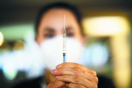 Γρίπη: Γιατί μειώθηκε η αποτελεσματικότητα του εμβολίου – Ποιοι κινδυνεύουν – Τι δείχνουν στοιχεία του CDC