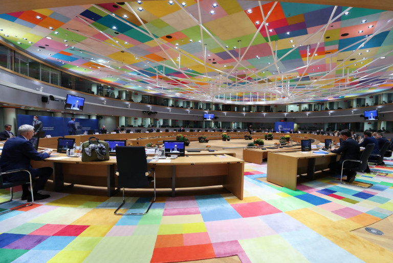 Σύνοδος Κορυφής: Καθεστώτος υποψήφιας προς ένταξη στην ΕΕ χώρας σε Ουκρανία και Μολδαβία