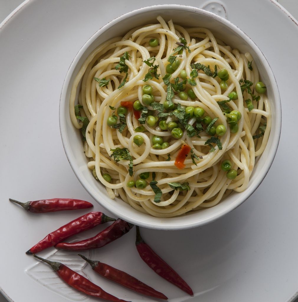 Σπαγγέτι με αρακά και τσίλι