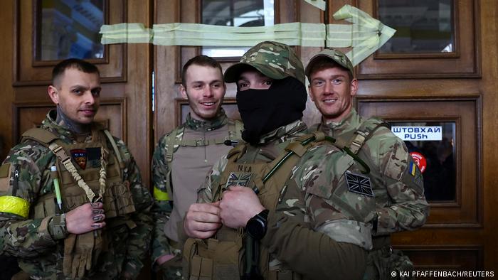 Ξένοι μαχητές στο πλευρό των Ουκρανών – Ποιοι είναι | tovima.gr