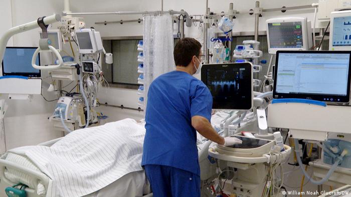 EODY: 49 COVID-19 deaths, over 21,000 newly confirmed infections, 361 intubated