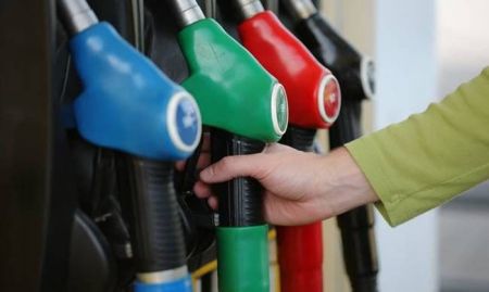 Οικονόμου: Προσεχώς παρεμβάσεις στην τιμή της βενζίνης