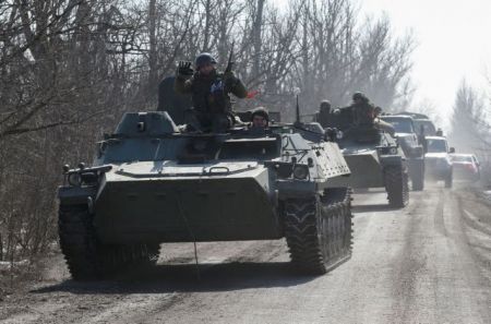 Πόλεμος στην Ουκρανία: Η Ρωσία ενδέχεται να χρησιμοποιήσει χημικά όπλα, προειδοποιεί ο Στόλτενμπεργκ