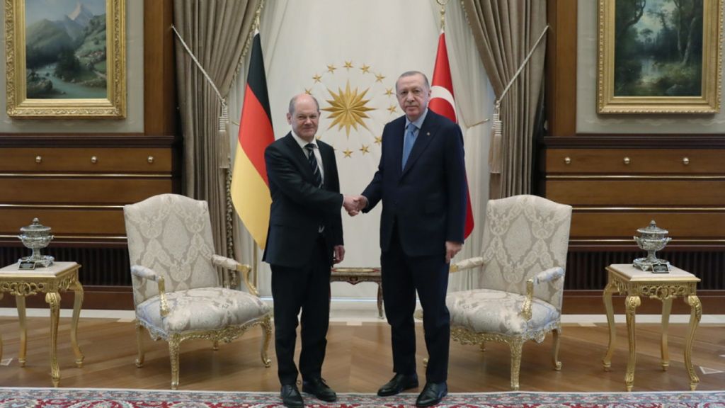 Πόλεμος στην Ουκρανία: Ερντογάν και Σολτς ζήτησαν από τον Πούτιν κατάπαυση του πυρός