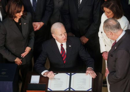 ΗΠΑ: Βοήθεια 13,6 δισ. δολαρίων στην Ουκρανία