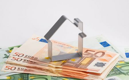 ΕΝΦΙΑ: Στη Βουλή το νομοσχέδιο για νέες κλίμακες και «κουρεμένους» συντελεστές