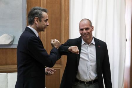 Επικοινωνία Μητσοτάκη με Βαρουφάκη για τη συνάντηση με τον Ερντογάν