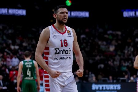 Κώστας Παπανικολάου: Ο Iron Man του Ολυμπιακού είναι εδώ