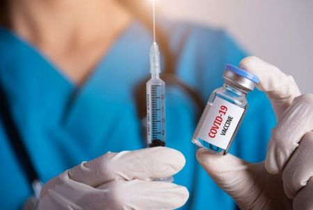 Κορωνοϊός: Αίτηση της Pfizer στον FDA για 4η δόση εμβολίου στους άνω των 65 ετών