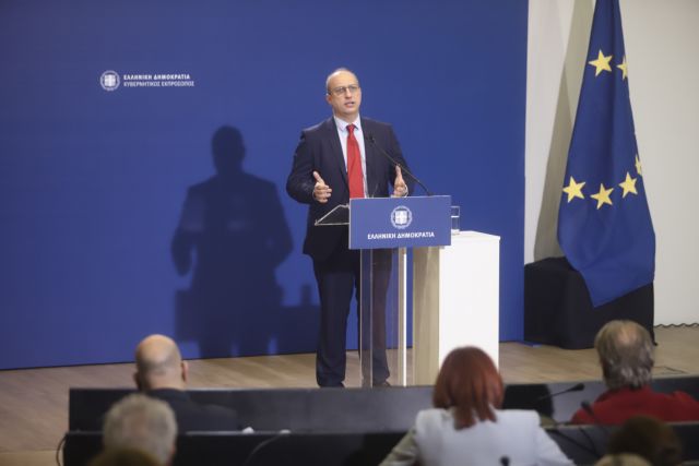 Οικονόμου: Μετριάζουμε τις επιπτώσεις των ανατιμήσεων – Δεν θα ρισκάρουμε τη δημοσιονομική σταθερότητα