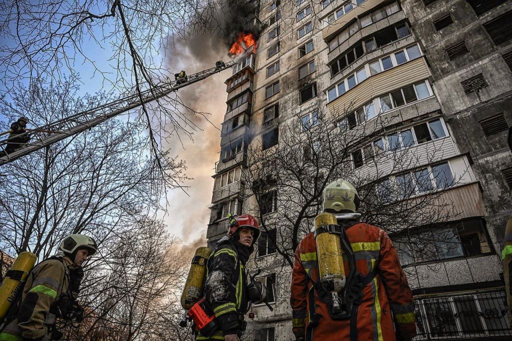 Ζελένσκι: «Είμαστε όλοι σε πόλεμο» – Οι φωτογραφίες που επέλεξε για το νέο μήνυμά του