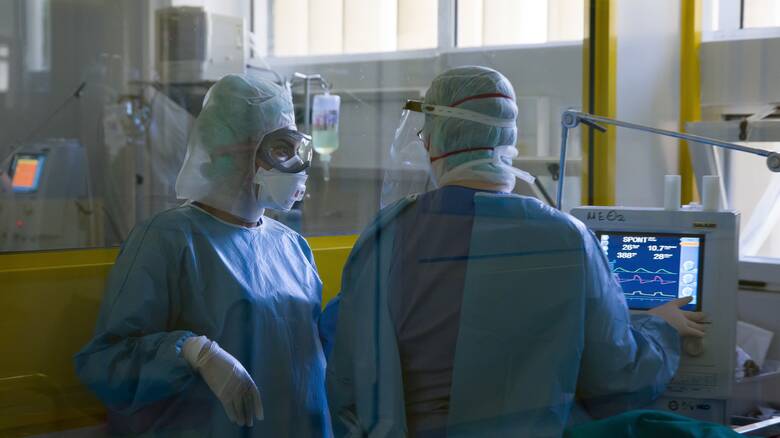 Κορωνοϊός: 12.462 κρούσματα, 44 νεκροί, 346 διασωληνωμένοι