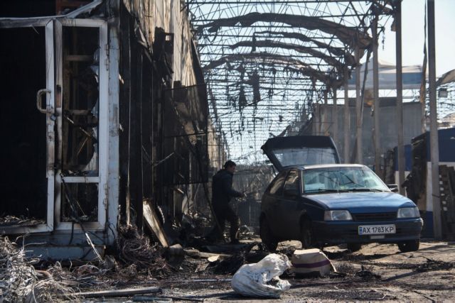 Ουκρανία: Πολυκατοικία επλήγη από το ρωσικό πυροβολικό στο Χάρκοβο – Τουλάχιστον πέντε νεκροί | tovima.gr