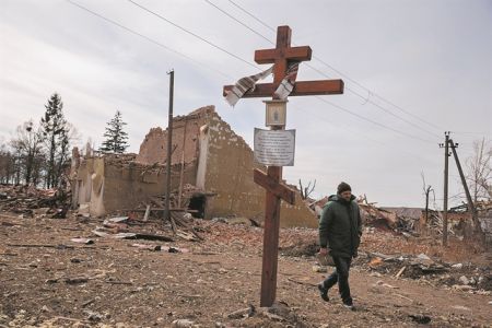 Ολοι οι θεοί είναι νεκροί, εκτός από τον θεό του πολέμου