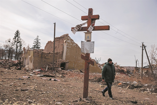Ολοι οι θεοί είναι νεκροί, εκτός από τον θεό του πολέμου
