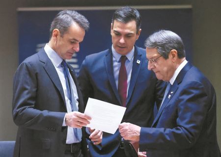 Το Μαξίμου προσαρμόζεται στην «πολεμική οικονομία»
