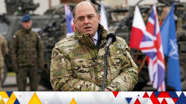 Βρετανία: Θύμα ρώσων φαρσέρ ο υπουργός Άμυνας | tovima.gr