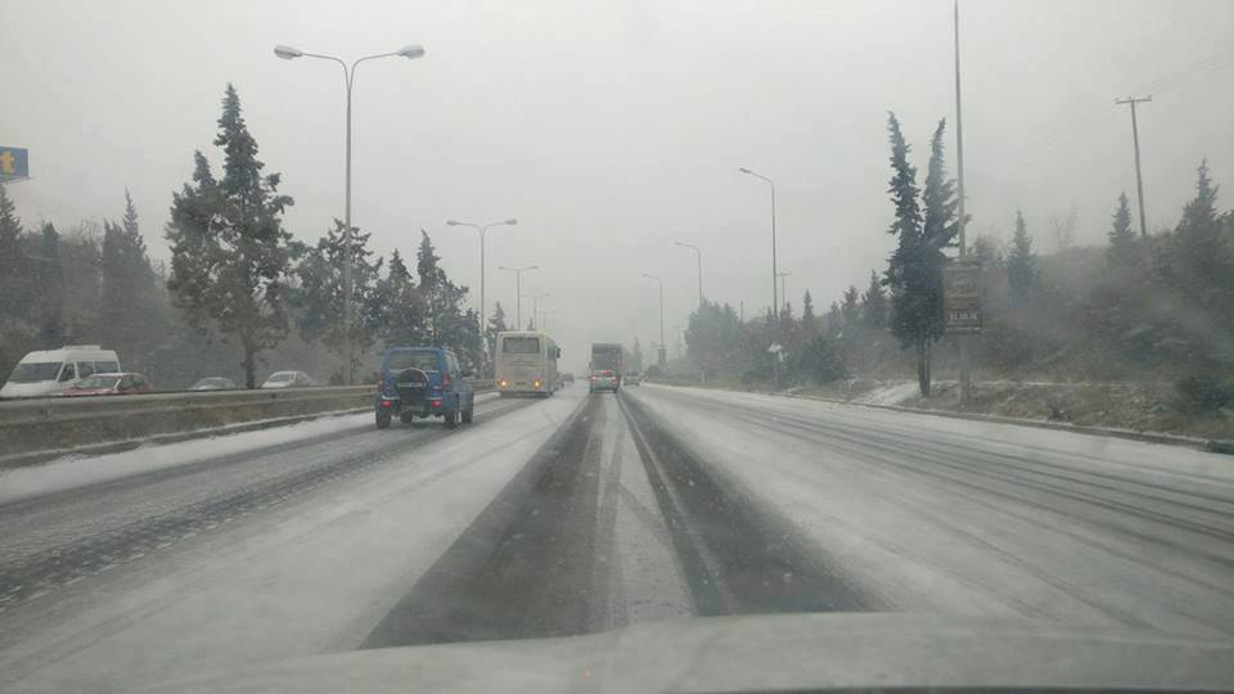 Κρήτη: Πυκνή χιονόπτωση στο οροπέδιο Λασιθίου
