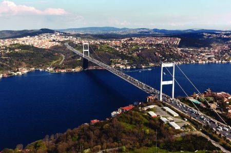 Τουρκία: Μπλόκαρε τη διέλευση ρωσικών πλοίων από τα Στενά του Βοσπόρου