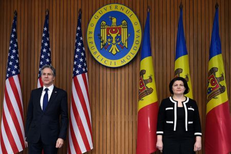 Νατάλια Γκαβριλίτσα, Με το βλέμμα στη Δύση