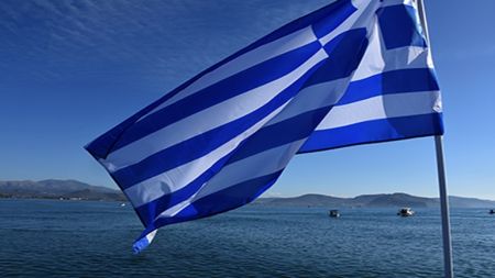 ΥΠΕΣ: Οδηγία για τις ελληνικές σημαίες