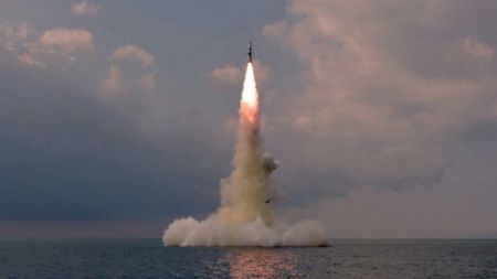 Η Βόρεια Κορέα εκτόξευσε βαλλιστικό πύραυλο – Έπεσε ανοιχτά της Ιαπωνίας
