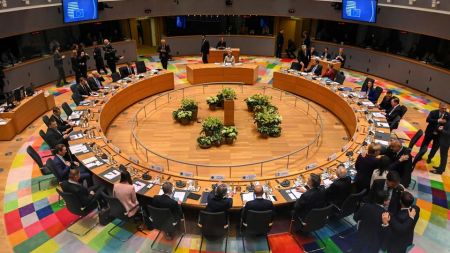 Σύνοδος Κορυφής ΕΕ: Συμβιβαστική λύση για την αγορά ηλεκτρικής ενέργειας – Τι αποφάσισαν οι «27»
