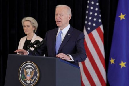 Μπάιντεν: Οι ΗΠΑ θα εφοδιάσουν με περισσότερο υγροποιημένο φυσικό αέριο την Ευρώπη