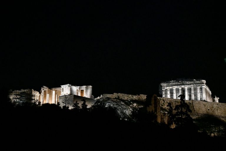Ακρόπολη: Έσβησαν τα φώτα για την «Ώρα της Γης» | tovima.gr