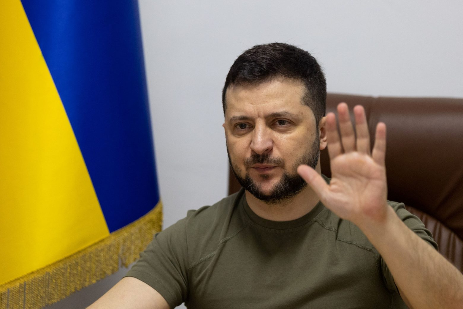 Ζελένσκι: Η Ουκρανία είναι προετοιμασμένη να συζητήσει το καθεστώς ουδετερότητας