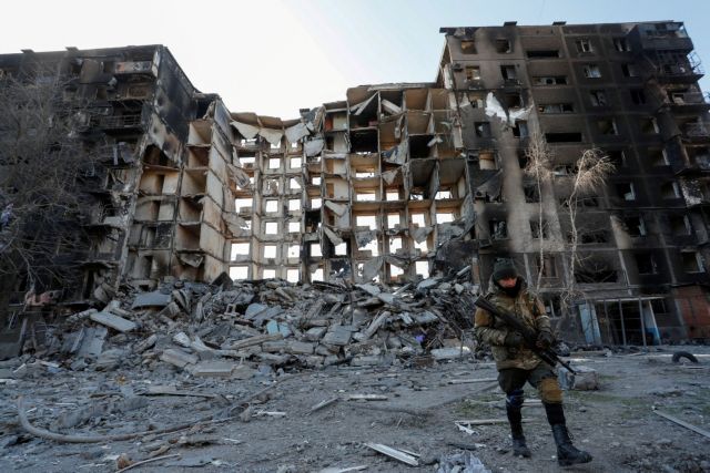 Πούτιν σε Μακρόν: Να καταθέσουν τα όπλα οι Ουκρανοί στην Μαριούπολη για να σταλεί ανρθωπιστική βοήθεια