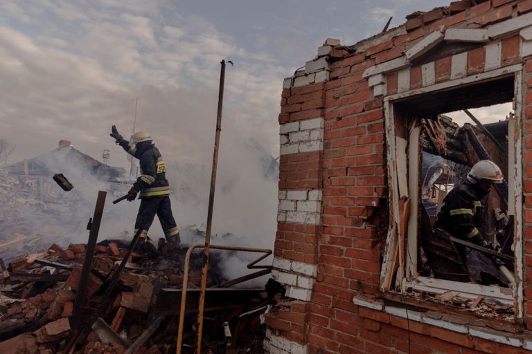 Ουκρανία: Νέο πυραυλικό χτύπημα στο Χάρκοβο με ένα νεκρό και τραυματίες – «Σοβαρή η απειλή στο Κίεβο» | tovima.gr